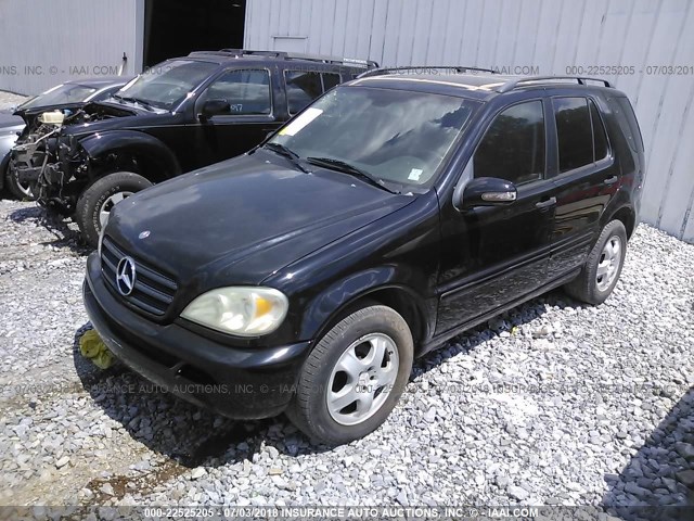 4JGAB54E13A387931 - 2003 MERCEDES-BENZ ML 320 BLACK photo 2