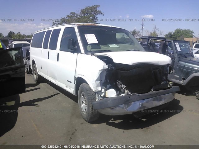 1GAHG39UX51156322 - 2005 CHEVROLET EXPRESS G3500  WHITE photo 1