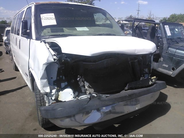 1GAHG39UX51156322 - 2005 CHEVROLET EXPRESS G3500  WHITE photo 6