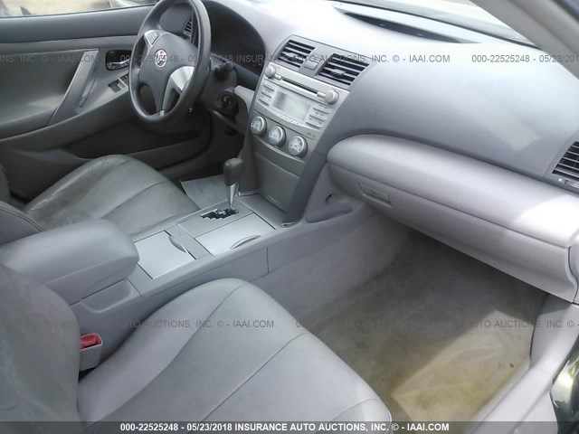 4T1BF3EK1AU515971 - 2010 TOYOTA CAMRY SE/LE/XLE GREEN photo 5