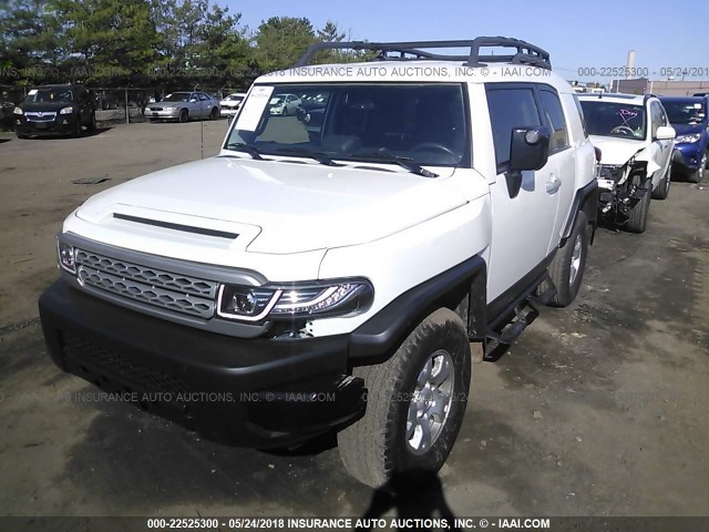 JTEBU4BF1CK133909 - 2012 TOYOTA FJ CRUISER WHITE photo 2