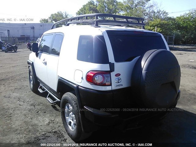 JTEBU4BF1CK133909 - 2012 TOYOTA FJ CRUISER WHITE photo 3