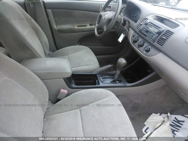 4T1BE32K52U099061 - 2002 TOYOTA CAMRY LE/XLE/SE შავი ფოტო 5
