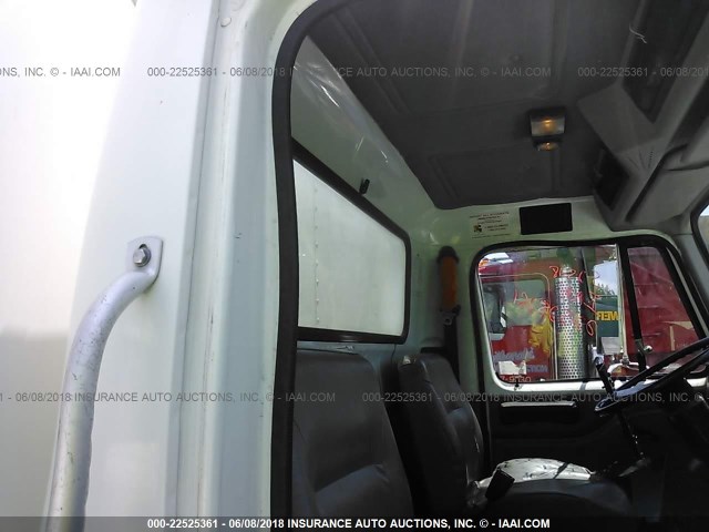 1HTSCABM3XH619745 - 1999 INTERNATIONAL 4700 4700 WHITE photo 7