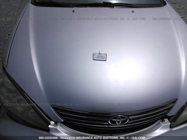 4T1BE32K95U610324 - 2005 TOYOTA CAMRY LE/XLE/SE ვერცხლისფერი ფოტო 10