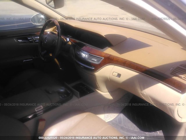 WDDNG86X79A243354 - 2009 MERCEDES-BENZ S 550 4MATIC Champagne photo 5