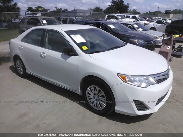 4T1BD1FK1DU087817 - 2013 TOYOTA CAMRY HYBRID/LE/XLE 白色 照片 1