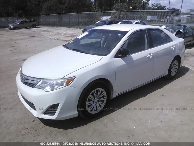 4T1BD1FK1DU087817 - 2013 TOYOTA CAMRY HYBRID/LE/XLE 白色 照片 2