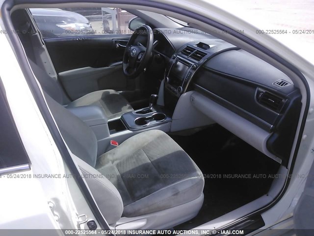 4T1BD1FK1DU087817 - 2013 TOYOTA CAMRY HYBRID/LE/XLE WHITE photo 5