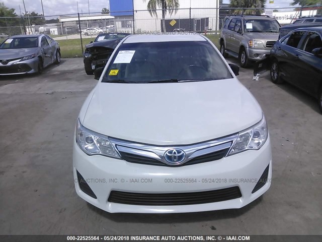 4T1BD1FK1DU087817 - 2013 TOYOTA CAMRY HYBRID/LE/XLE 白色 照片 6