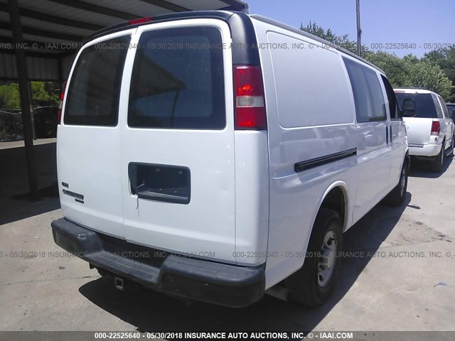 1GCZGTCA7C1107893 - 2012 CHEVROLET EXPRESS G3500  WHITE photo 4