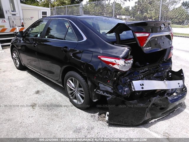 4T1BF1FK6HU404703 - 2017 TOYOTA CAMRY LE/XLE/SE/XSE BLACK photo 3