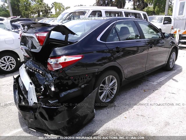 4T1BF1FK6HU404703 - 2017 TOYOTA CAMRY LE/XLE/SE/XSE BLACK photo 4