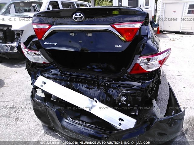 4T1BF1FK6HU404703 - 2017 TOYOTA CAMRY LE/XLE/SE/XSE BLACK photo 6