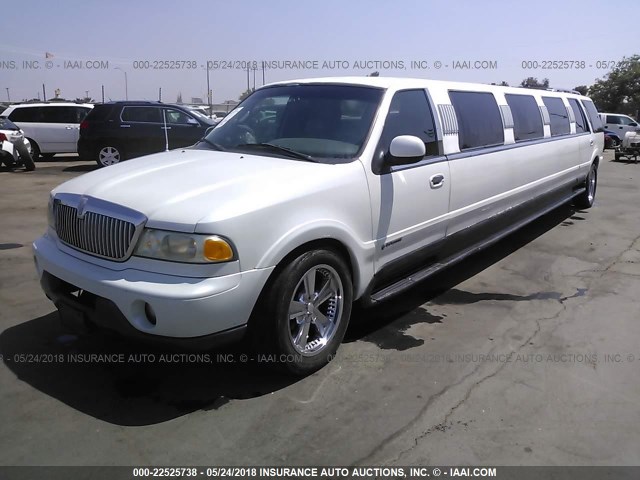 5LMRU27A2XLJ30885 - 1999 LINCOLN NAVIGATOR WHITE photo 2