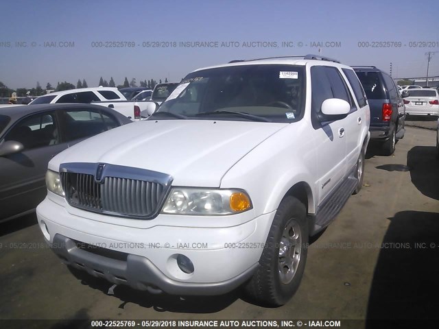 5LMFU28R91LJ24497 - 2001 LINCOLN NAVIGATOR WHITE photo 2