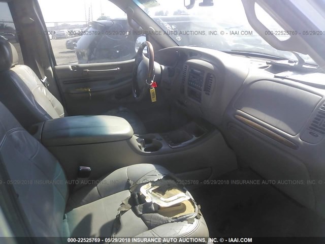 5LMFU28R91LJ24497 - 2001 LINCOLN NAVIGATOR WHITE photo 5