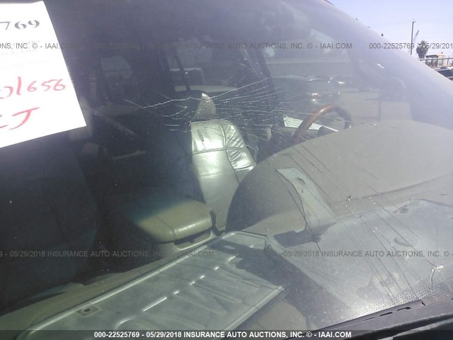 5LMFU28R91LJ24497 - 2001 LINCOLN NAVIGATOR WHITE photo 6