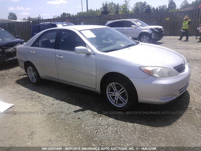 4T1BE32KX4U852053 - 2004 TOYOTA CAMRY LE/XLE/SE ვერცხლისფერი ფოტო 1