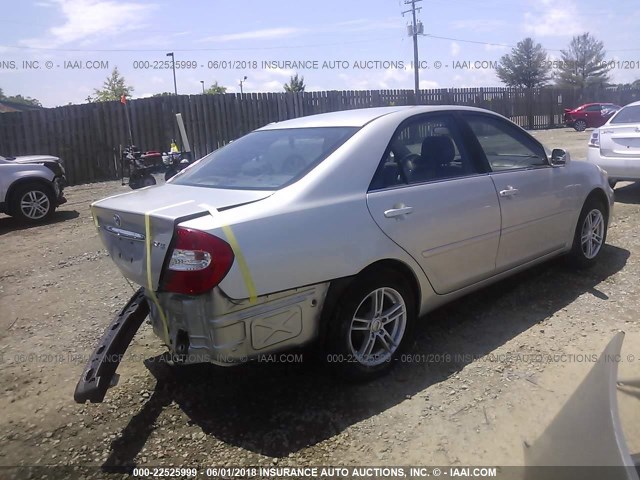 4T1BE32KX4U852053 - 2004 TOYOTA CAMRY LE/XLE/SE ვერცხლისფერი ფოტო 4
