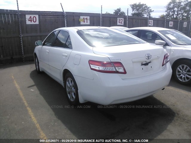 4T4BF3EK3BR134727 - 2011 TOYOTA CAMRY SE/LE/XLE 白色 照片 3