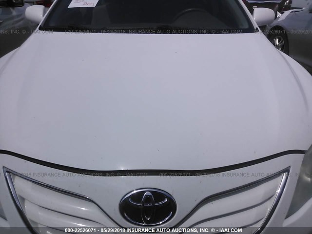 4T4BF3EK3BR134727 - 2011 TOYOTA CAMRY SE/LE/XLE WHITE photo 6