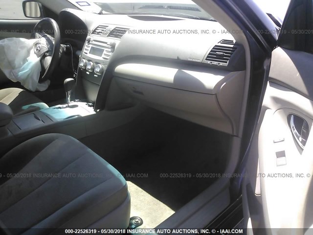 4T4BF3EK4AR048731 - 2010 TOYOTA CAMRY SE/LE/XLE GRAY photo 5