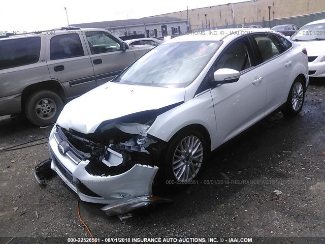 1FAHP3H29CL354694 - 2012 FORD FOCUS SEL WHITE photo 2