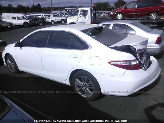 4T1BF1FK8GU153374 - 2016 TOYOTA CAMRY LE/XLE/SE/XSE WHITE photo 3
