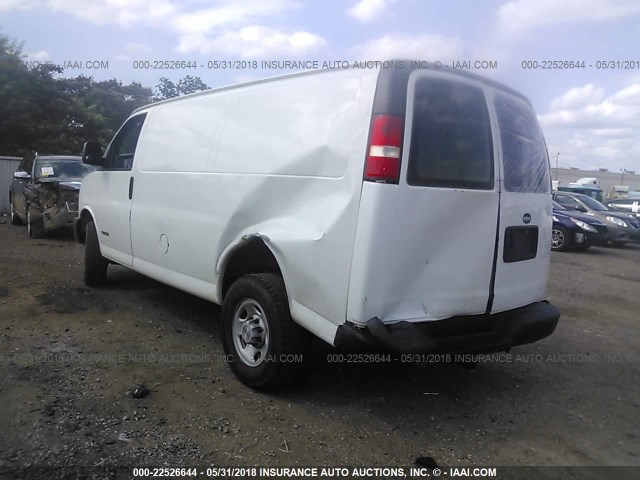 1GCHG35V551268967 - 2005 CHEVROLET EXPRESS G3500  WHITE photo 3