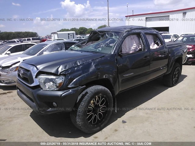 3TMLU4EN0CM098882 - 2012 TOYOTA TACOMA DOUBLE CAB GRAY photo 2