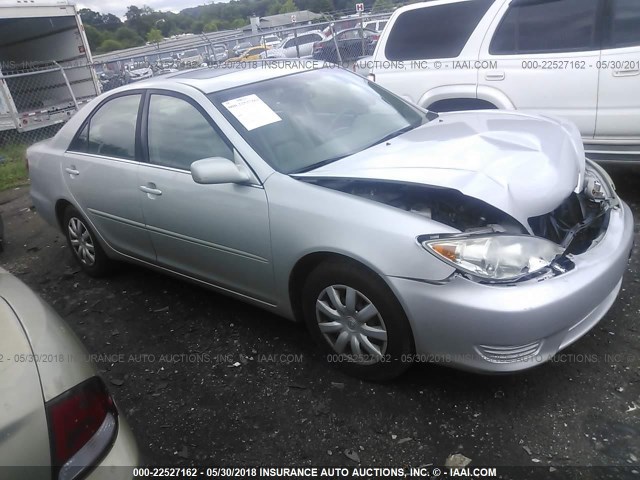 4T1BE32K35U577420 - 2005 TOYOTA CAMRY LE/XLE/SE ვერცხლისფერი ფოტო 1