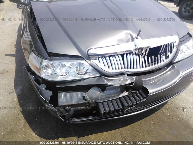 1LNHM81W63Y664197 - 2003 LINCOLN TOWN CAR EXECUTIVE GRAY photo 6