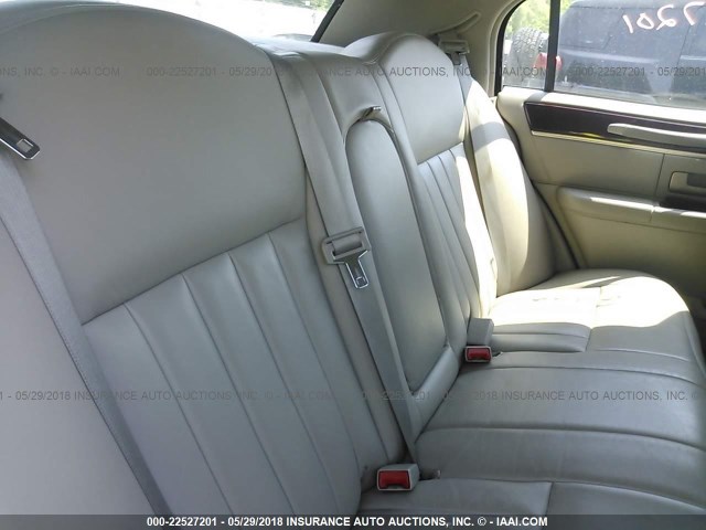 1LNHM81W63Y664197 - 2003 LINCOLN TOWN CAR EXECUTIVE GRAY photo 8