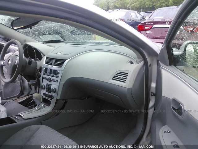 1G1ZH57B58F282058 - 2008 CHEVROLET MALIBU 1LT SILVER photo 5
