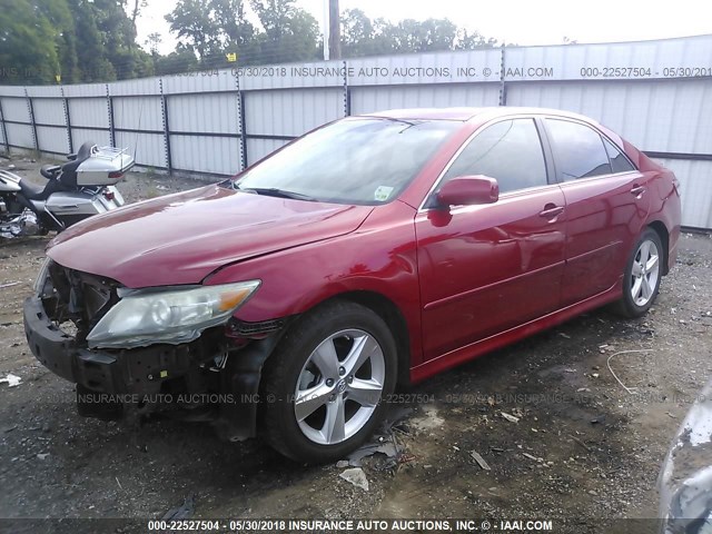 4T1BF3EKXAU025223 - 2010 TOYOTA CAMRY SE/LE/XLE RED photo 2