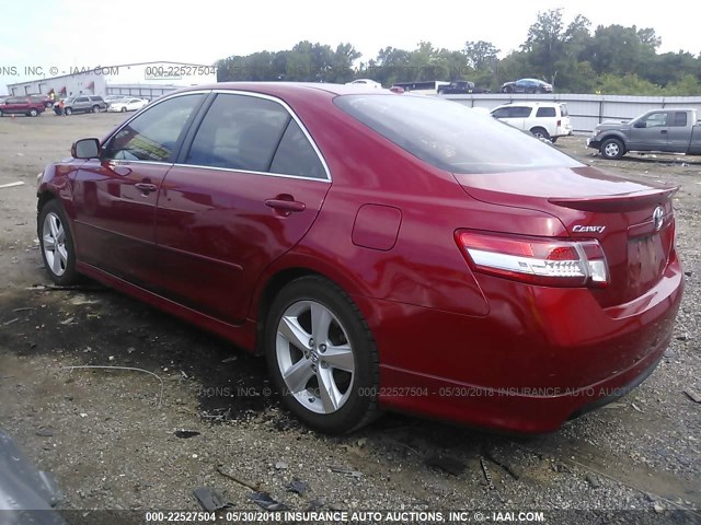 4T1BF3EKXAU025223 - 2010 TOYOTA CAMRY SE/LE/XLE RED photo 3
