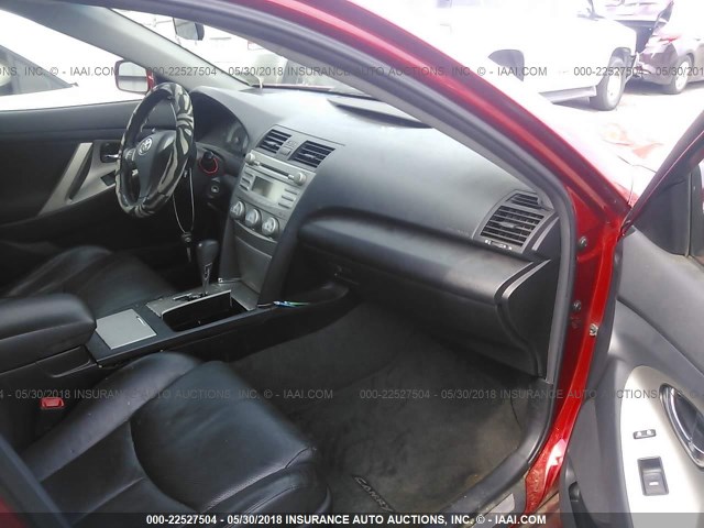 4T1BF3EKXAU025223 - 2010 TOYOTA CAMRY SE/LE/XLE RED photo 5