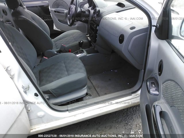 KL1TD52615B471108 - 2005 CHEVROLET AVEO LS WHITE photo 5