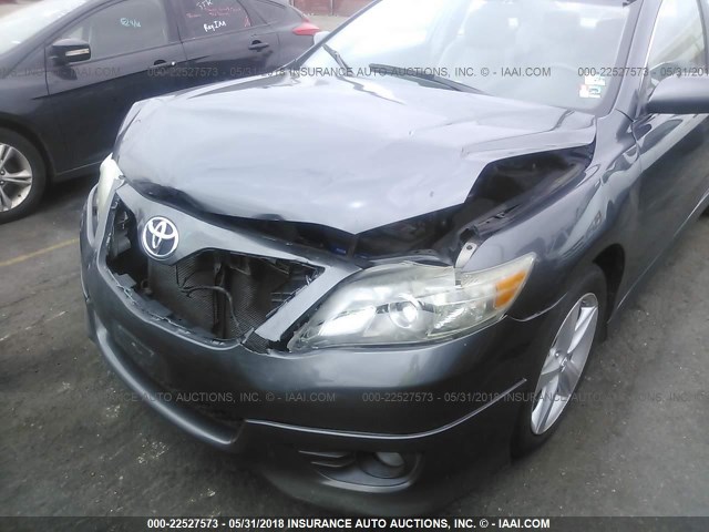 4T1BF3EK2BU739378 - 2011 TOYOTA CAMRY SE/LE/XLE GRAY photo 6