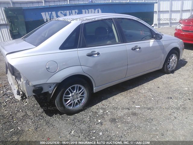 1FAFP34N17W166523 - 2007 FORD FOCUS ZX4/S/SE/SES SILVER photo 4