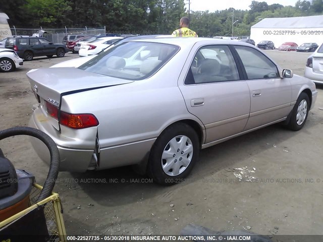 4T1BG22KX1U068102 - 2001 TOYOTA CAMRY CE/LE/XLE ბეჟი ფოტო 4