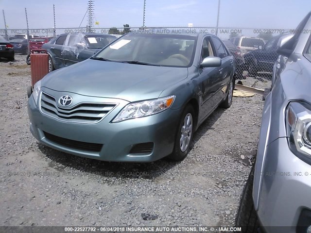 4T1BF3EK2BU642214 - 2011 TOYOTA CAMRY SE/LE/XLE GREEN photo 2
