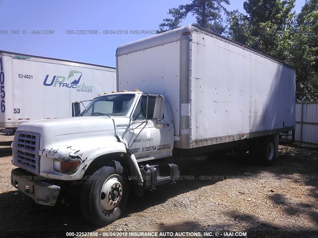 1FDNF70J4WVA00564 - 1998 FORD F700 WHITE photo 2