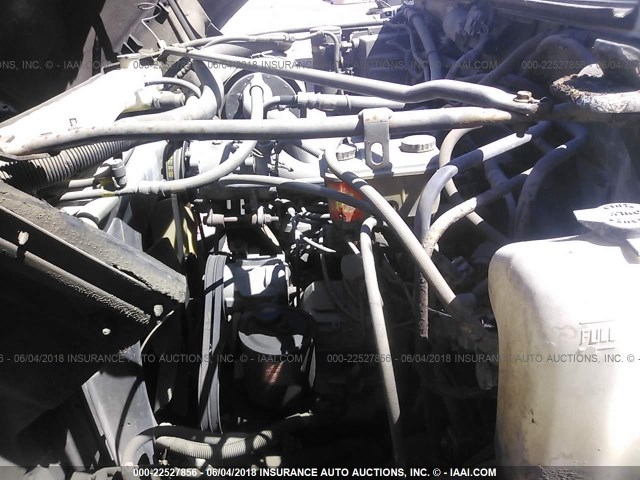 1FDNF70J4WVA00564 - 1998 FORD F700 WHITE photo 9