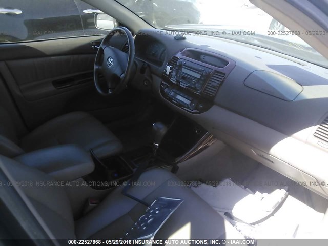 JTDBF32K340152948 - 2004 TOYOTA CAMRY LE/XLE Grau Foto 5