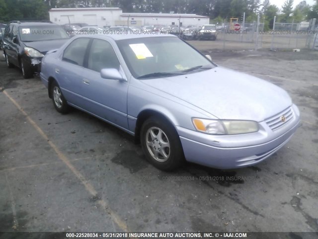 4T1BG22K8WU196121 - 1998 TOYOTA CAMRY CE/LE/XLE 浅蓝色 照片 1