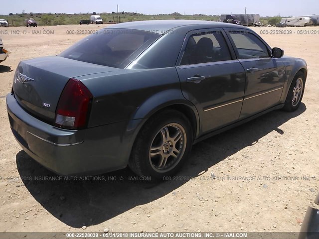 2C3JA53G15H686953 - 2005 CHRYSLER 300 TOURING GRAY photo 4