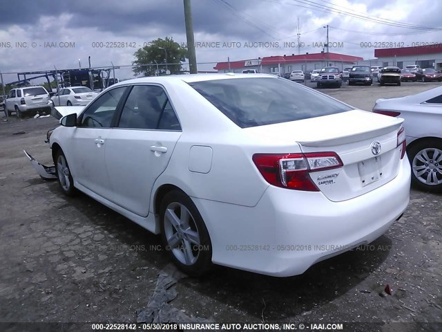 4T1BF1FK2CU546815 - 2012 TOYOTA CAMRY SE/LE/XLE თეთრი ფოტო 3