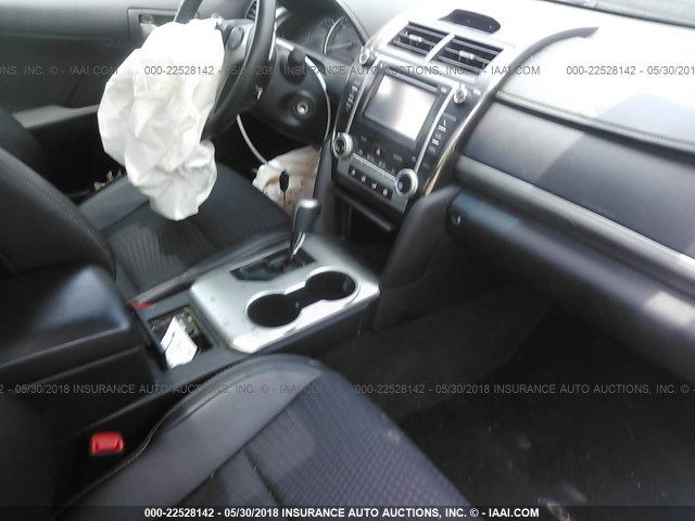 4T1BF1FK2CU546815 - 2012 TOYOTA CAMRY SE/LE/XLE თეთრი ფოტო 5